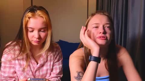 Snapshot of sav_anna chatting on January 8, 2025, 5:37 pm LUNA and ANNA online show from January 8, 2025, 5:37 pm