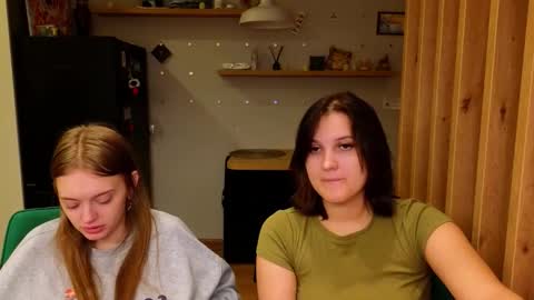 Snapshot of sav_anna chatting on October 15, 2025, 3:12 pm LUNA and ANNA online show from October 15, 2025, 3:12 pm