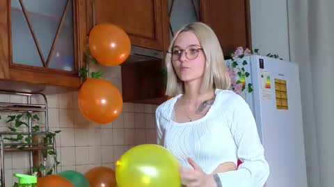 savannahshor online show from October 4, 2025, 8:29 pm