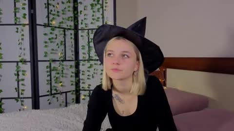 savannahshor online show from October 19, 2025, 8:53 pm