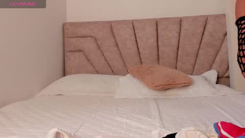 Savannahwildee online show from November 18, 2025, 1:04 pm