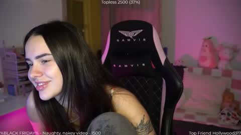 Snapshot of savvage_play chatting on November 26, 2025, 9:05 pm Naomi online show from November 26, 2025, 9:05 pm