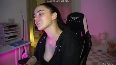 Snapshot of savvage_play chatting on January 8, 2026, 7:38 pm Naomi online show from January 8, 2026, 7:38 pm