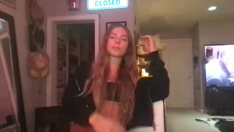 Savxoxoxo online show from December 2, 2025, 4:07 am