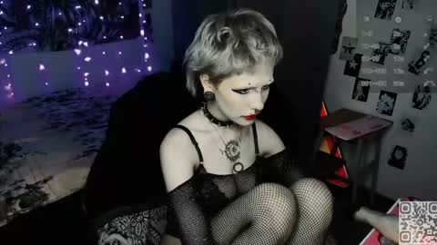 pronoun she. name Mary. age 21. online show from April 25, 2026, 9:45 pm