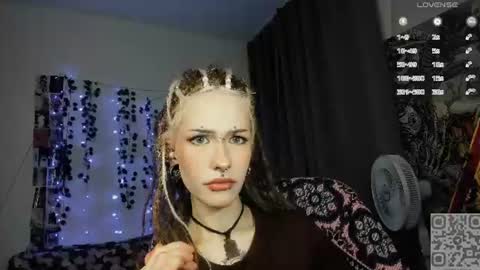 Snapshot of say_mary chatting on July 27, 2026, 5:20 pm pronoun she. name Mary. age 21. online show from July 27, 2026, 5:20 pm