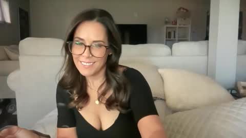 Good Girls Say Please...and Thank You online show from December 15, 2025, 7:07 pm