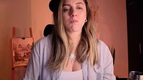 Venus online show from November 14, 2025, 1:43 pm