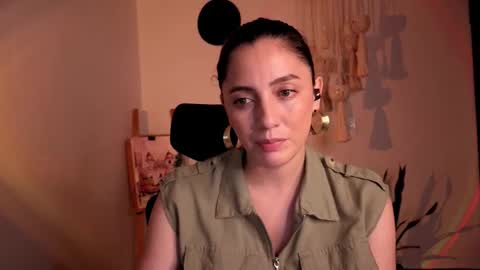 Venus online show from December 18, 2025, 4:02 pm