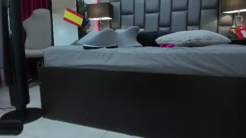 scarlet__milff online show from July 18, 2026, 6:45 pm