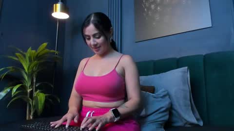 Scarlet Edwars online show from November 13, 2025, 4:39 pm