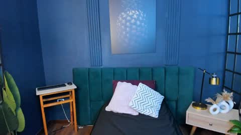 Scarlet Edwars online show from April 7, 2026, 7:03 pm