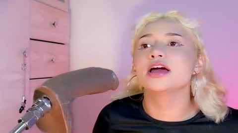 scarlet_gold online show from April 8, 2026, 1:27 am