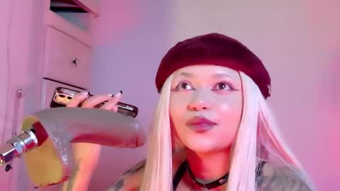 scarlet_gold online show from May 21, 2026, 12:39 am