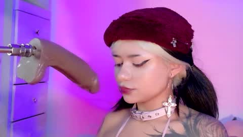 scarlet_gold online show from May 23, 2026, 10:58 pm