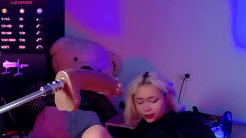 scarlet_gold online show from June 14, 2026, 1:47 am
