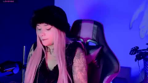 scarlet_gold online show from June 15, 2026, 8:22 pm