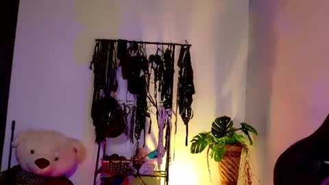 scarlet_gold online show from July 15, 2026, 5:51 pm