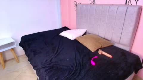 SCARLET MILF online show from October 12, 2025, 11:42 am