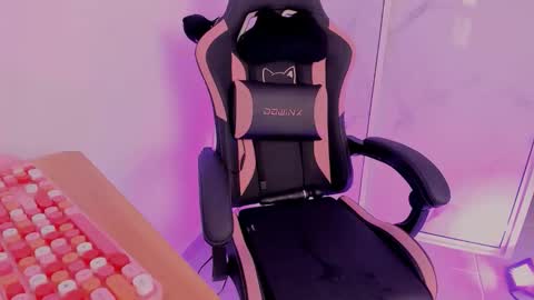 Scarlet online show from April 1, 2026, 1:41 pm