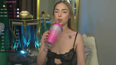 Scarlet online show from January 21, 2025, 4:32 am