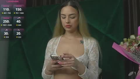 Scarlet online show from September 19, 2025, 9:37 pm