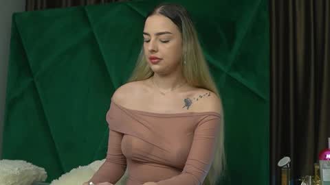 Scarlet online show from November 21, 2025, 11:36 pm