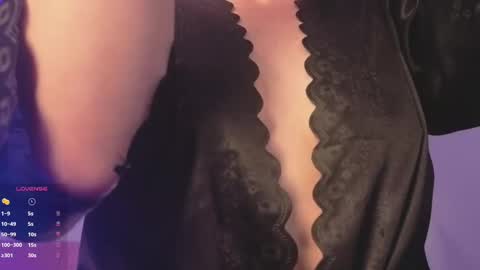 Scarlet  online show from October 13, 2025, 4:45 am