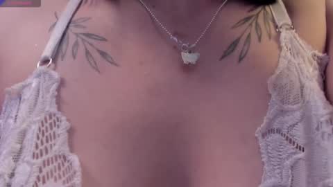 Scarlet  online show from January 15, 2026, 5:23 am