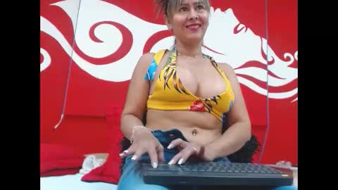 Scarleth online show from November 4, 2025, 3:55 pm