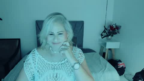 Snapshot of scarlethoot_ chatting on June 1, 2026, 5:47 pm S C A R L E T online show from June 1, 2026, 5:47 pm
