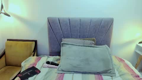 Snapshot of scarlethoot_ chatting on July 17, 2026, 11:39 am S C A R L E T online show from July 17, 2026, 11:39 am