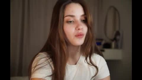 Scarlet online show from December 14, 2025, 6:01 pm