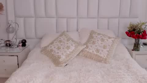 juli online show from February 17, 2025, 8:04 pm