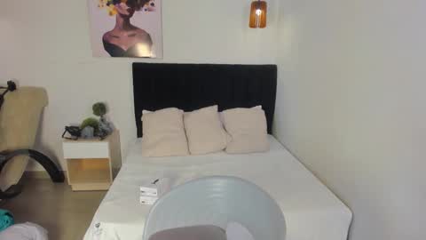 Scarlett online show from October 20, 2025, 1:11 pm