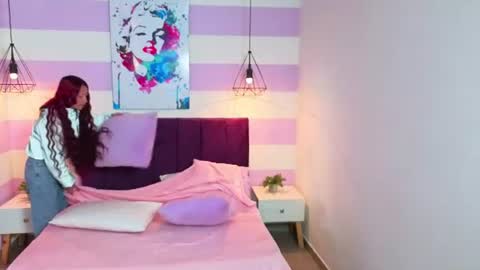 Snapshot of scarlett__bell chatting on July 17, 2026, 12:01 pm Scarlett online show from July 17, 2026, 12:01 pm
