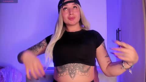 SCARLETT COLLINS online show from October 5, 2025, 2:32 am