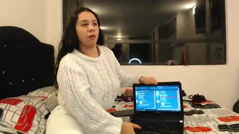 Scarlett and Jazmin online show from February 1, 2025, 3:19 am