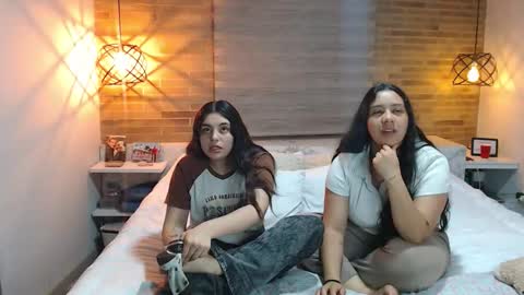 Scarlett and Jazmin online show from November 14, 2025, 9:41 am
