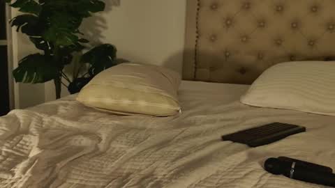 Scarlett Grand online show from October 28, 2025, 5:00 am