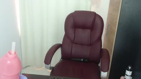 Snapshot of scarlett_mill chatting on June 13, 2026, 6:39 pm scarlett_mill online show from June 13, 2026, 6:39 pm