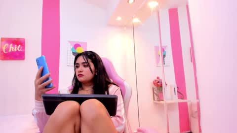 Snapshot of scarlette_15 chatting on December 15, 2024, 9:45 am Scarlette online show from December 15, 2024, 9:45 am