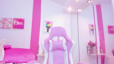 Snapshot of scarlette_15 chatting on February 26, 2025, 10:47 am Scarlette online show from February 26, 2025, 10:47 am