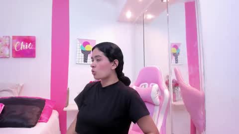 Snapshot of scarlette_15 chatting on February 28, 2025, 3:59 am Scarlette online show from February 28, 2025, 3:59 am