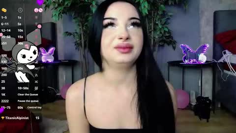 scarlettjakobs online show from October 15, 2025, 6:35 am