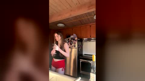 Snapshot of scarlettvoss1 chatting on March 26, 2026, 1:44 am scarlettvoss1 online show from March 26, 2026, 1:44 am