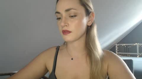 ScarlettxBlonde online show from June 3, 2026, 2:33 pm