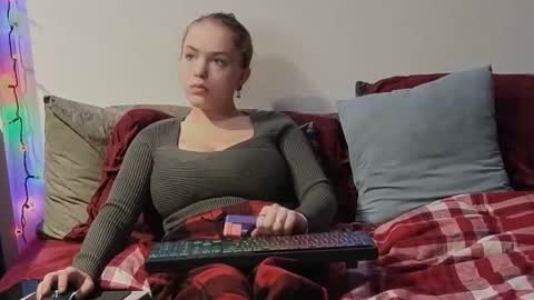 Snapshot of scarredthighs chatting on December 15, 2025, 6:45 pm ScarredThighs online show from December 15, 2025, 6:45 pm