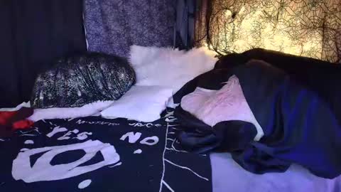 Sarah Bones online show from January 30, 2025, 9:47 pm