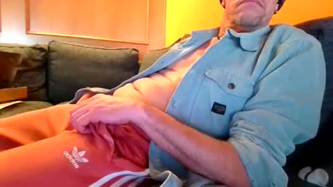 Snapshot of schmuhbaer1 chatting on December 15, 2025, 11:03 am schmuhbaer1 online show from December 15, 2025, 11:03 am